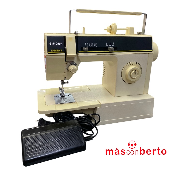 Máquina de coser Singer...
